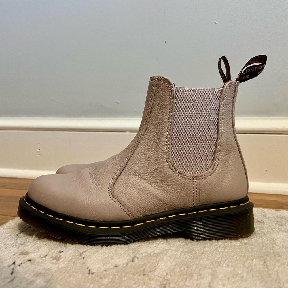 Dr. Martens Women's Virginia Leather Chelsea Boot size 7